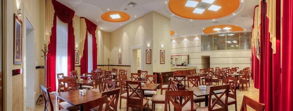 Grand Voyage Hotel Almaty Eksteriør bilde