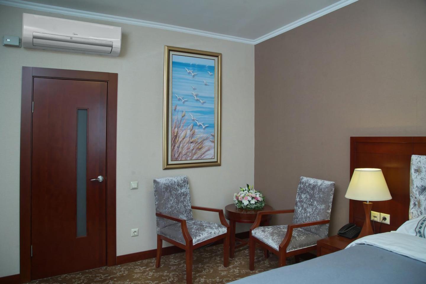 Grand Voyage Hotel Almaty Eksteriør bilde