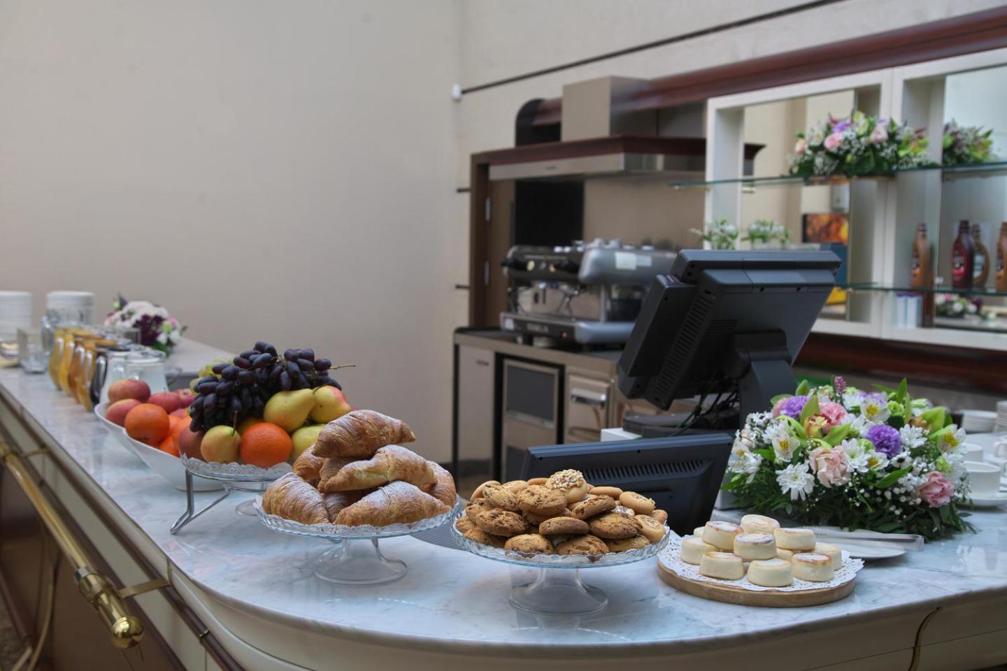Grand Voyage Hotel Almaty Eksteriør bilde
