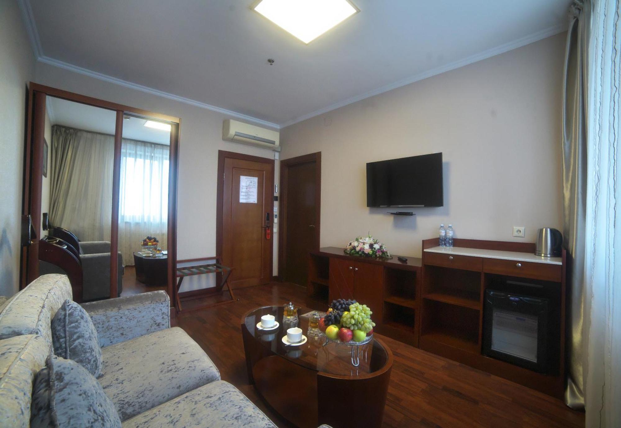 Grand Voyage Hotel Almaty Eksteriør bilde