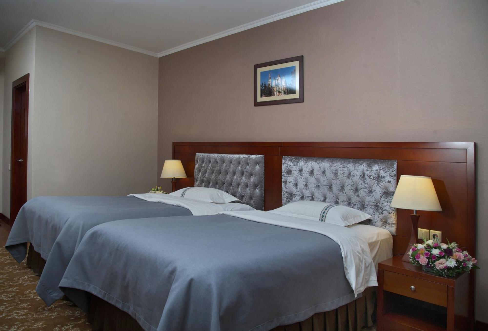 Grand Voyage Hotel Almaty Eksteriør bilde
