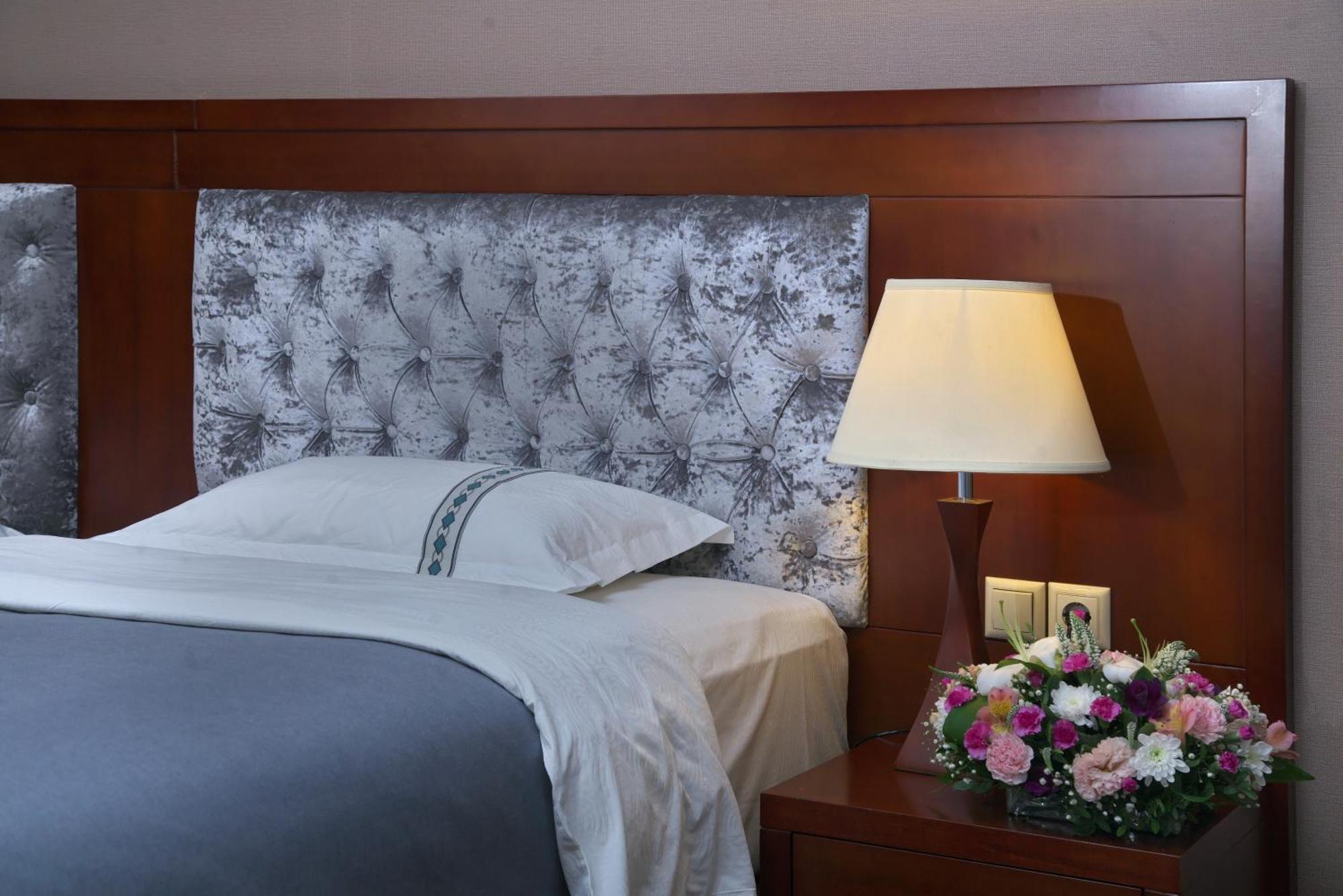 Grand Voyage Hotel Almaty Eksteriør bilde
