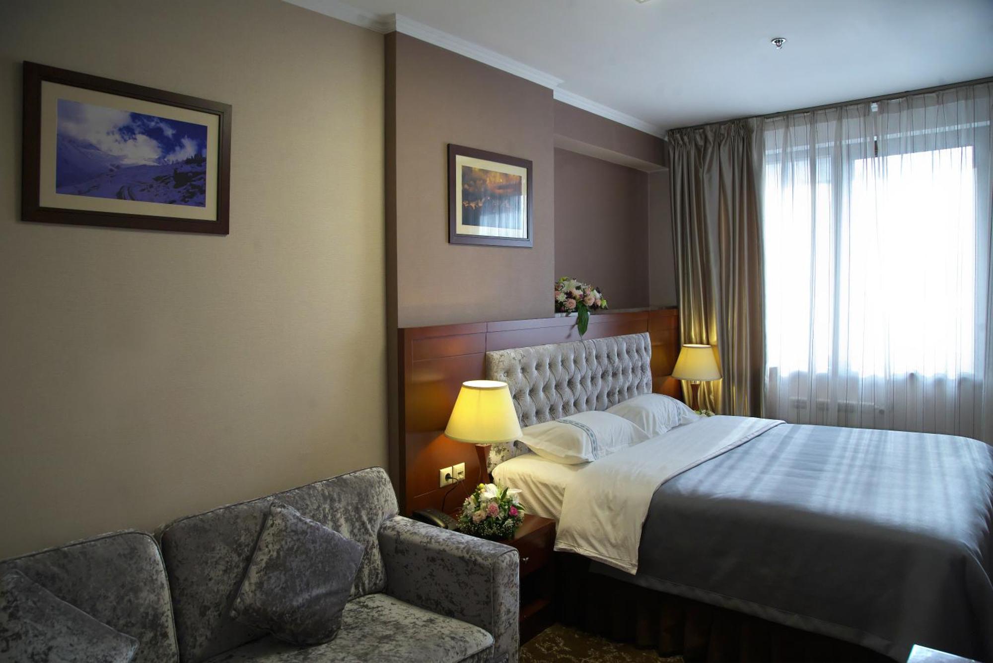 Grand Voyage Hotel Almaty Eksteriør bilde